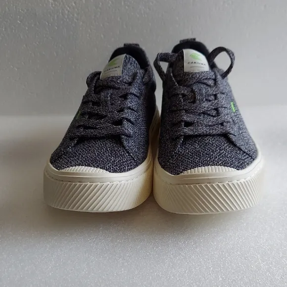 Cariuma Womens Size 7.5 IBI Knit Sneakers Stone Grey