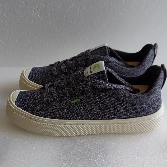 Cariuma Womens Size 7.5 IBI Knit Sneakers Stone Grey