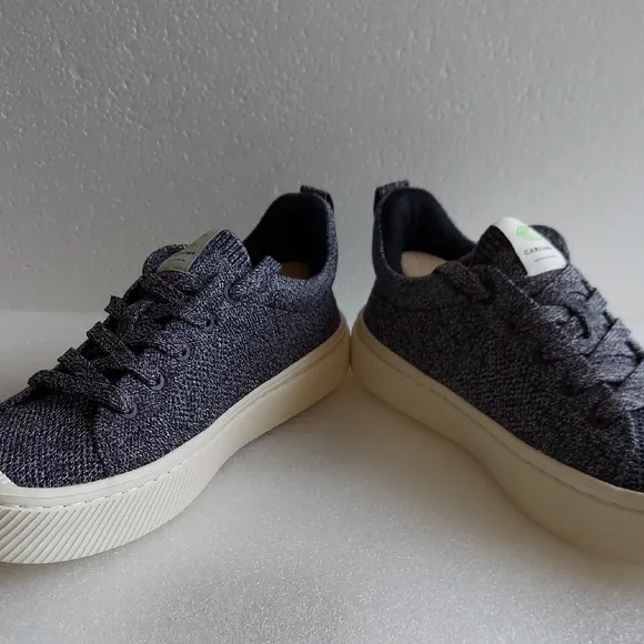 Cariuma Womens Size 7.5 IBI Knit Sneakers Stone Grey