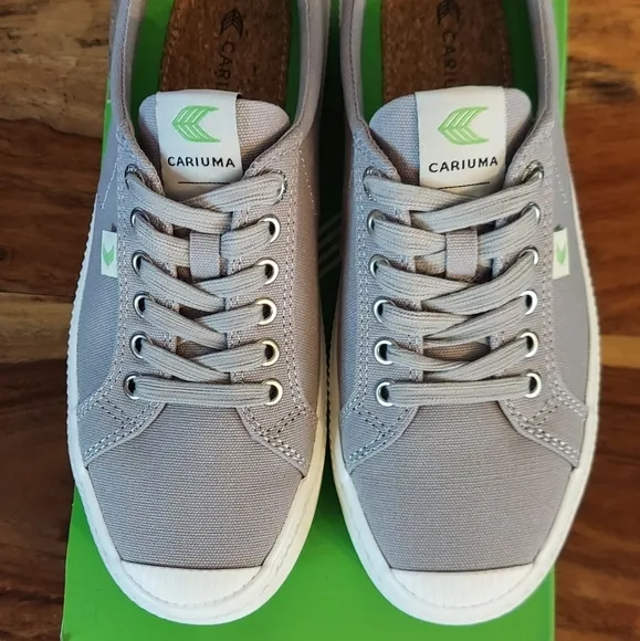 Cariuma Womens Size 9.5 OCA Low Canvas Sneakers Gray