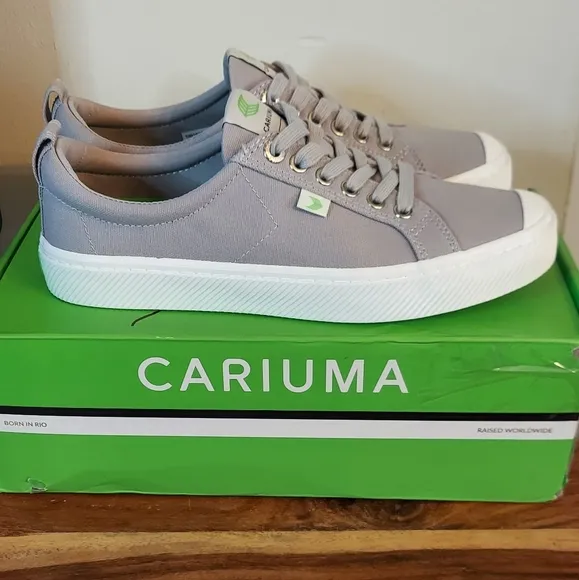 Cariuma Womens Size 9.5 OCA Low Canvas Sneakers Gray