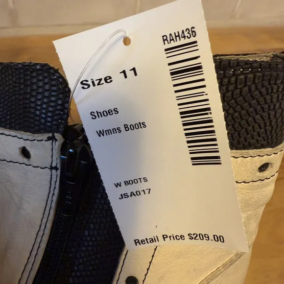Casta Ronda Boot Side Zip Ankle Boot-Off White Black Distressed Size 11 NWOB