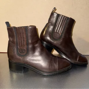Chanel interlocking CC logo brown chelsea boots