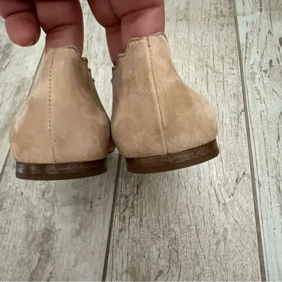 Chloe Lauren Scallop-Edge Suede Flats In Tan Size 35