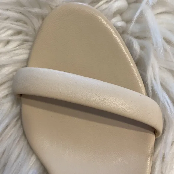 CHLOE Sandals size 7.5 excellent condition please see all photos leather soft
