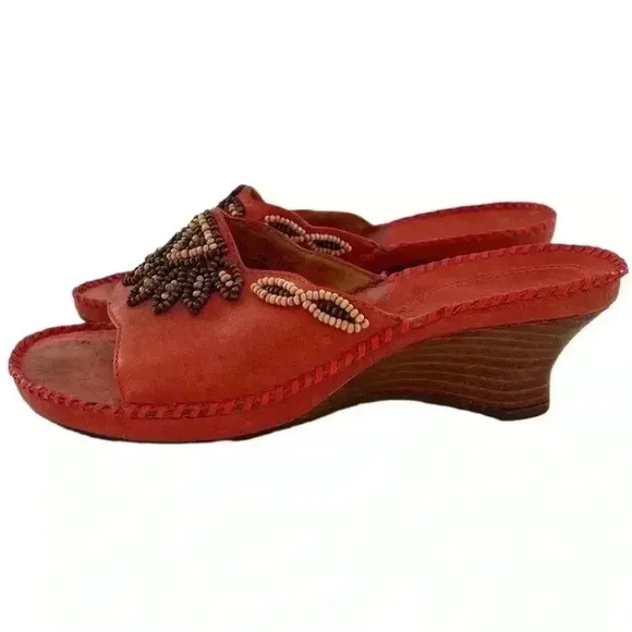 Clarks Artisan sandals size 7.5 coral leather beaded coastal granny slides