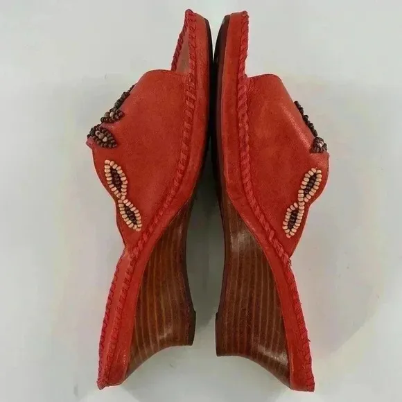 Clarks Artisan sandals size 7.5 coral leather beaded coastal granny slides
