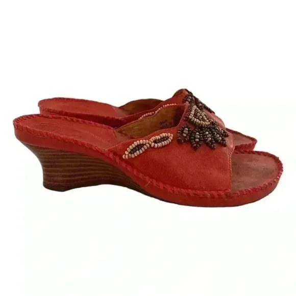 Clarks Artisan sandals size 7.5 coral leather beaded coastal granny slides