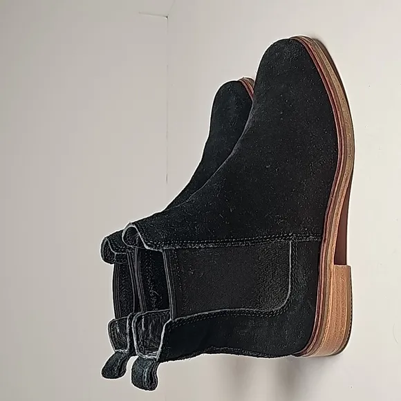 Clarks Clarkdale Arlo Booties Ankle Chelsea Boots Black Suede Pull-On Heel 7.5M