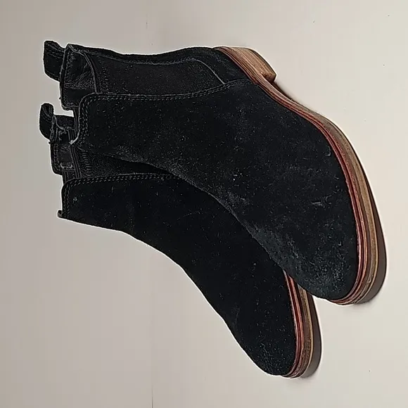 Clarks Clarkdale Arlo Booties Ankle Chelsea Boots Black Suede Pull-On Heel 7.5M