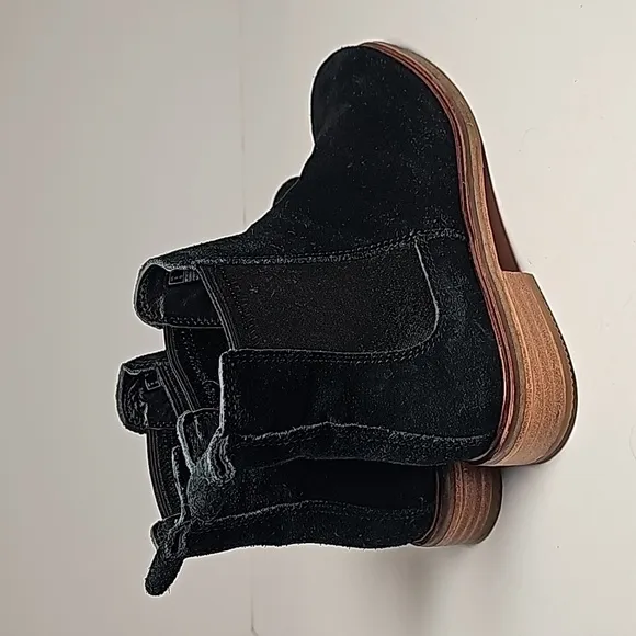 Clarks Clarkdale Arlo Booties Ankle Chelsea Boots Black Suede Pull-On Heel 7.5M