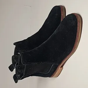 Clarks Clarkdale Arlo Booties Ankle Chelsea Boots Black Suede Pull-On Heel 7.5M