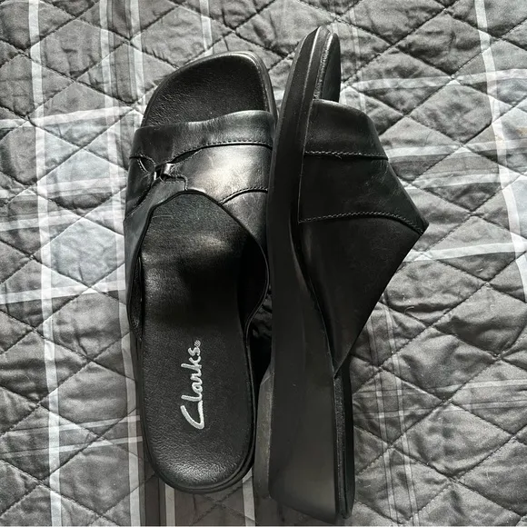 Clarks Low Wedge Black Leather Wedge Slides.EUC Worn Once Sz 10. Floral Cut Out