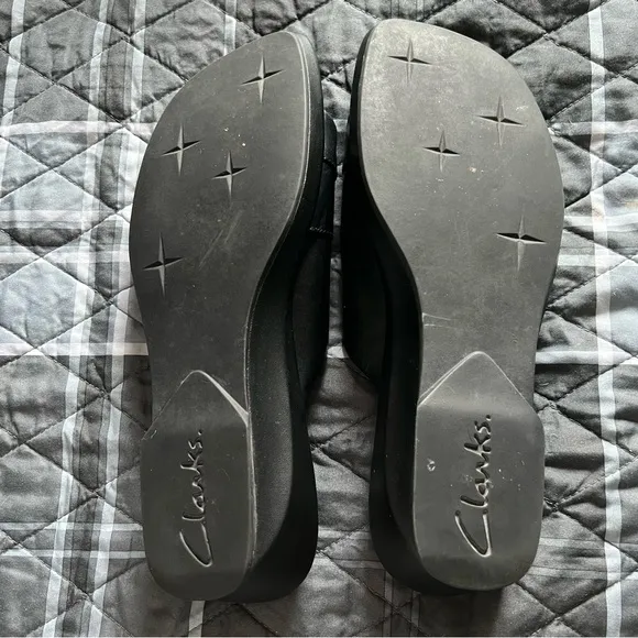 Clarks Low Wedge Black Leather Wedge Slides.EUC Worn Once Sz 10. Floral Cut Out