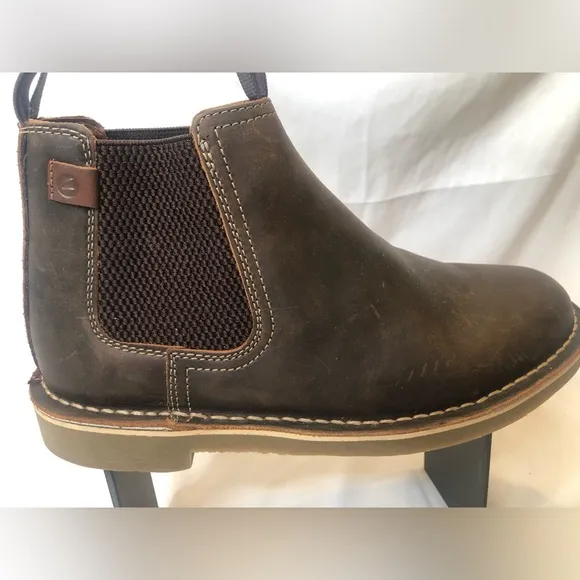 Clarks Men’s Chelsea Leather Boots- Size 8.5 No box