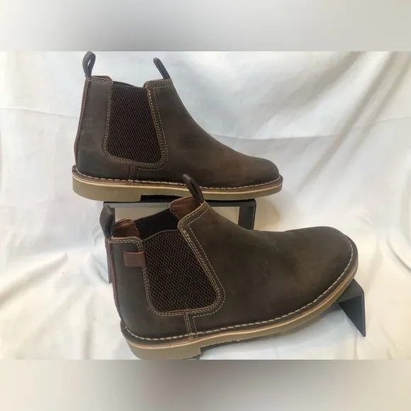 Clarks Men’s Chelsea Leather Boots- Size 8.5 No box