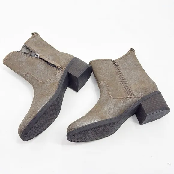 Clarks Nevella Devon Metallic Suede Boots Dark Taupe Size 8 NWOT size Zipper