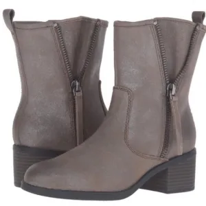 Clarks Nevella Devon Metallic Suede Boots Dark Taupe Size 8 NWOT size Zipper