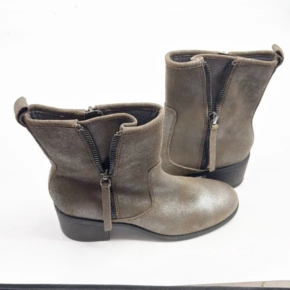 Clarks Nevella Devon Metallic Suede Boots Dark Taupe Size 8 NWOT size Zipper