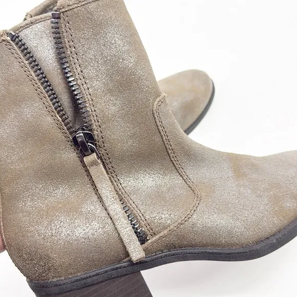 Clarks Nevella Devon Metallic Suede Boots Dark Taupe Size 8 NWOT size Zipper