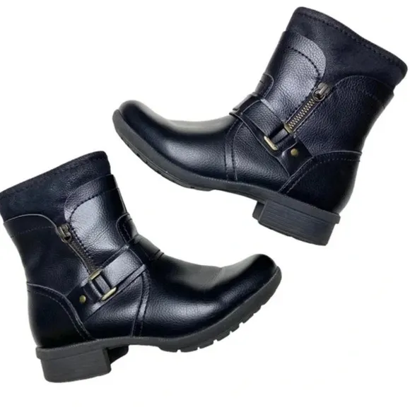 Clarks Riddle Avant Black leather Ankle Boots moto comfort size 8.5 tassels