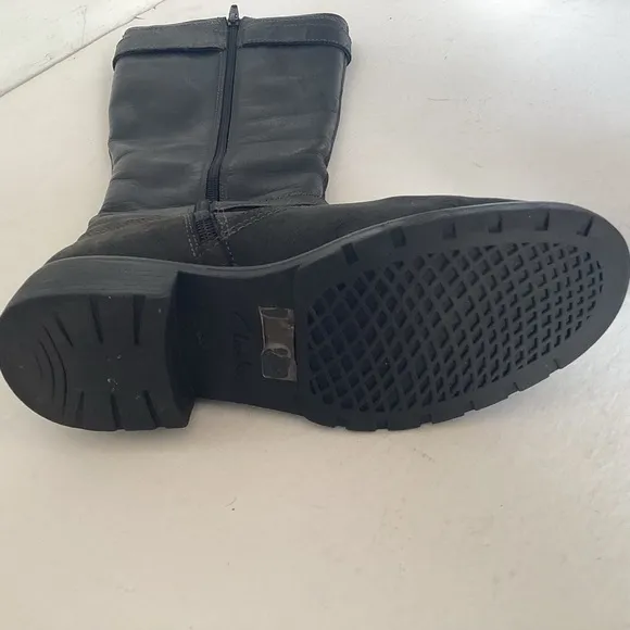 Clarks side zip low block heel leather moto style black boots with buckles 7 Med