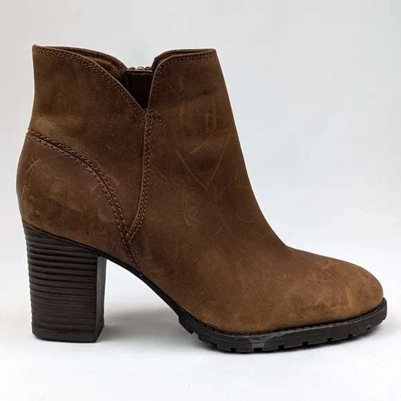 Clarks Verona Trish Distressed Leather Ankle Boot Block Heel Side Zip Notched 7