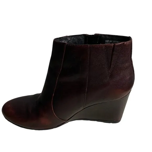 Clarks Women's Crystal Quartz Chelsea Burgundy Ankle Boots Sz 6.5