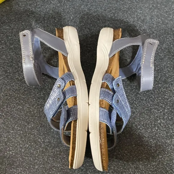 Clarks Women’s Leather Sandals Size 8.5