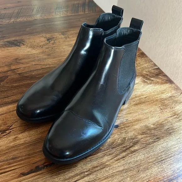 Clarks Women’s Ria Chelsea Black Leather Essential Ankle Boot 7.5