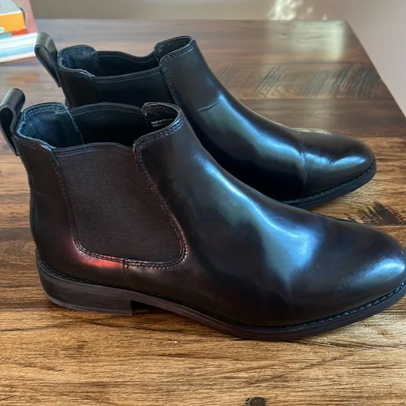 Clarks Women’s Ria Chelsea Black Leather Essential Ankle Boot 7.5