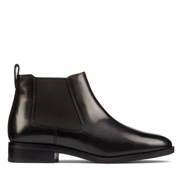 Clarks Women’s Ria Chelsea Black Leather Essential Ankle Boot 7.5