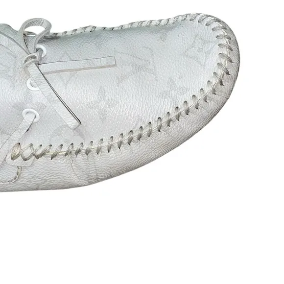 Classic Louis Vuitton White Monogram Canvas Arizona Moccasin Loafers size 8.5