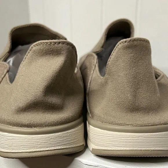 Cloudsteppers by Clarks Step Padded Insole Canvas Loafers in Sand Size 8