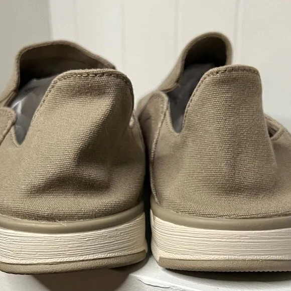 Cloudsteppers by Clarks Step Padded Insole Canvas Loafers in Sand Size 8