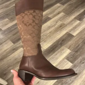 Coach Carole signature leather tall riding boots size 7 side zip up