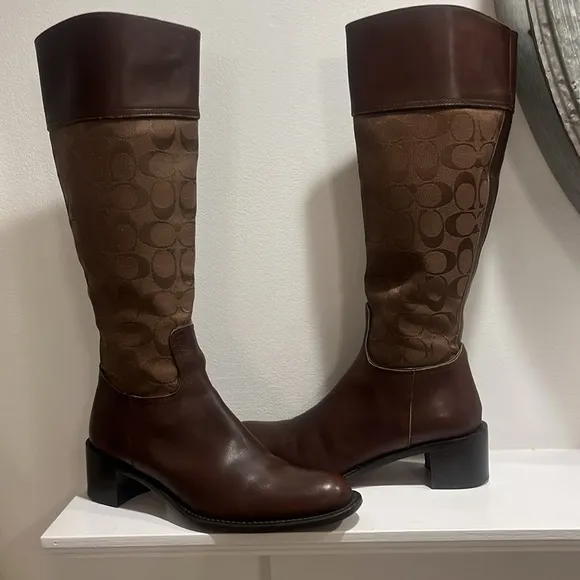 Coach Carole signature leather tall riding boots size 7 side zip up