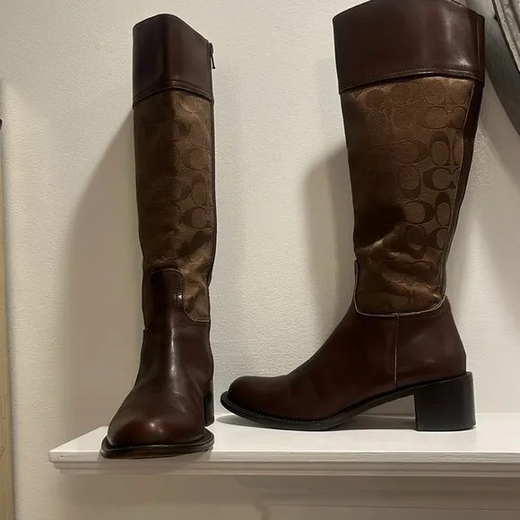 Coach Carole signature leather tall riding boots size 7 side zip up