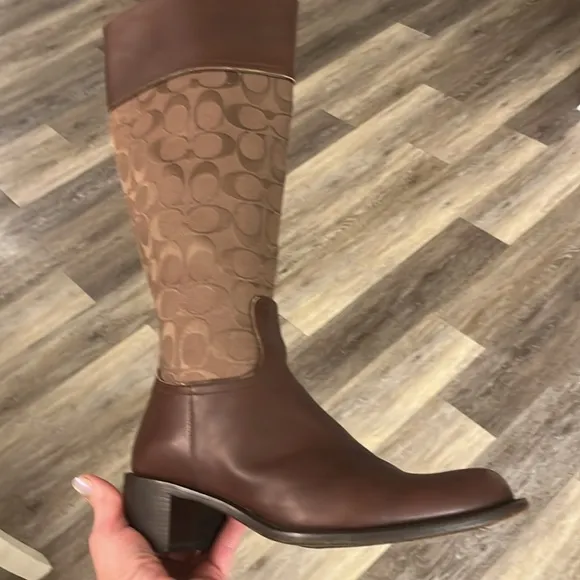 Coach Carole signature leather tall riding boots size 7 side zip up