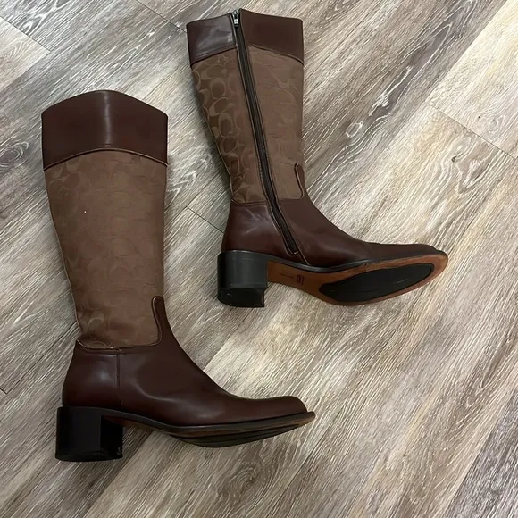 Coach Carole signature leather tall riding boots size 7 side zip up