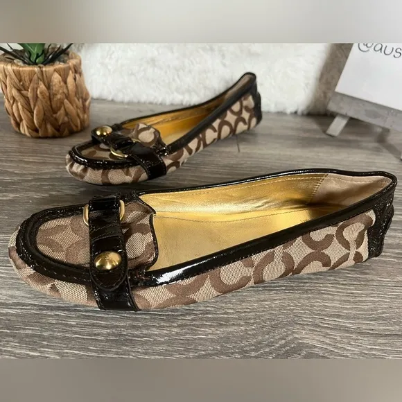 Coach Hellen 'C' logo driving buckle loafers in brown canvas/patent. Size 8.5