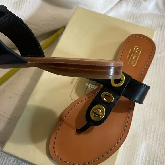 COACH - Skylar Veg leather sandals - NWT