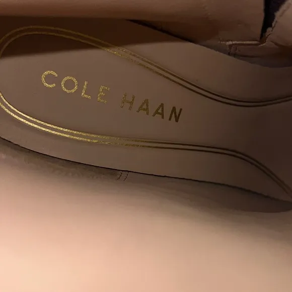 Cole Haan GA York Embossed Leather Side Zip Ankle Boots Size 8 NWOT
