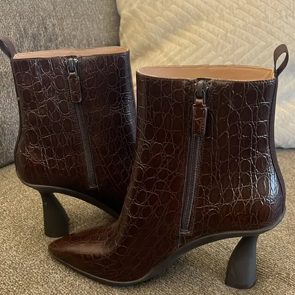 Cole Haan GA York Embossed Leather Side Zip Ankle Boots Size 8 NWOT