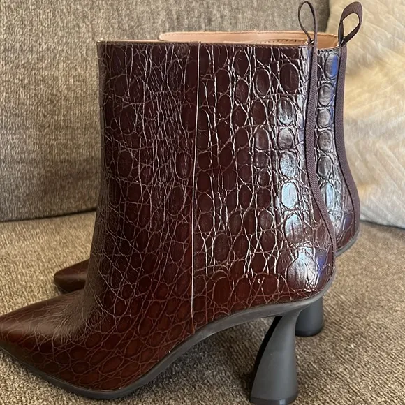 Cole Haan GA York Embossed Leather Side Zip Ankle Boots Size 8 NWOT