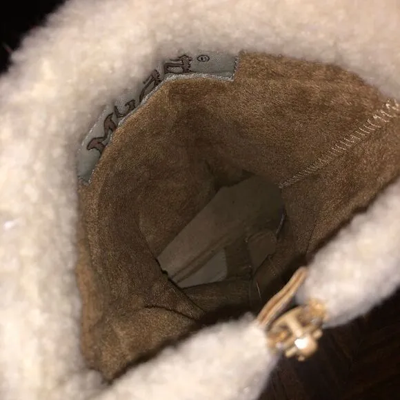 COPY - NWOT Mudd tan zip up, laced back, furry boots
