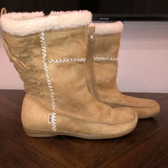 COPY - NWOT Mudd tan zip up, laced back, furry boots