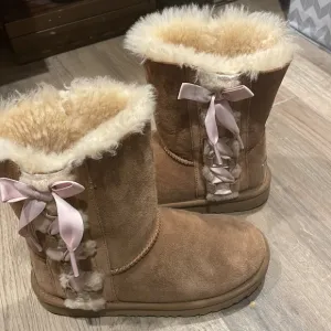 COPY - Ugg Boots; chestnut color with side bow. Size 2