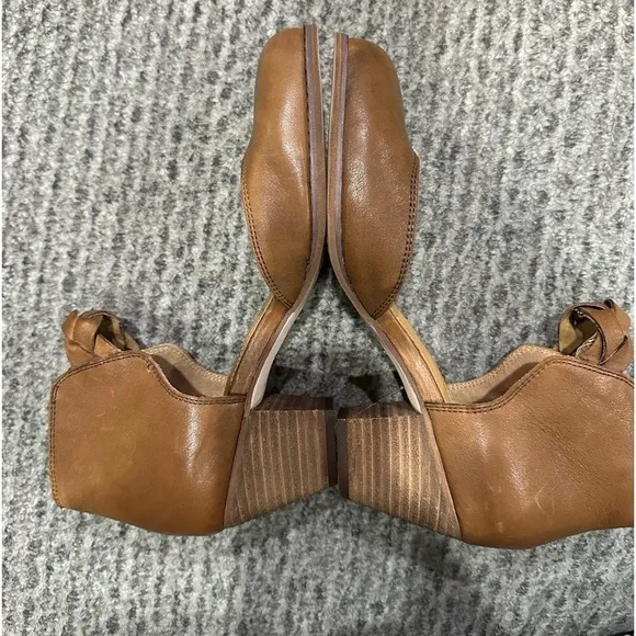 Corso Como camel leather sandals