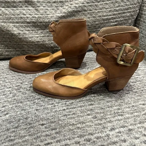 Corso Como camel leather sandals